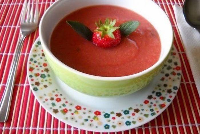 Comer en época de fresas: cómo incorporar esta fruta a tus recetas