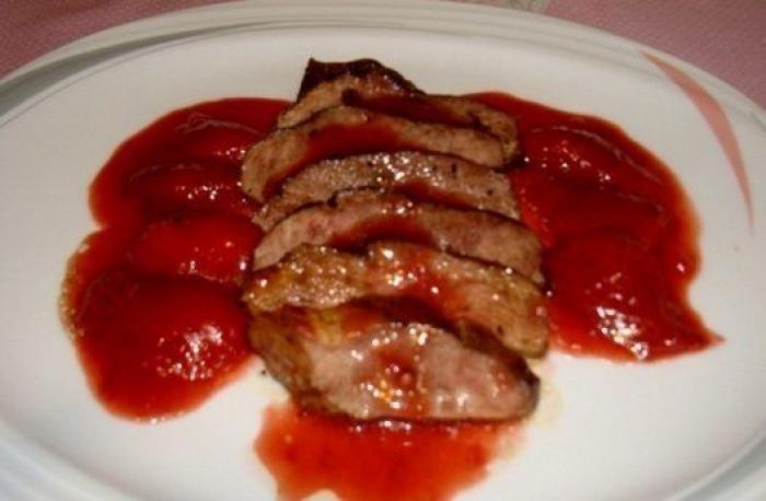 Comer en época de fresas: cómo incorporar esta fruta a tus recetas