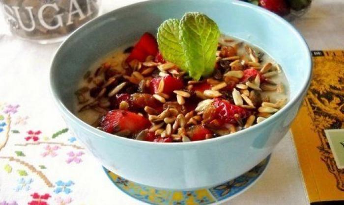 Comer en época de fresas: cómo incorporar esta fruta a tus recetas