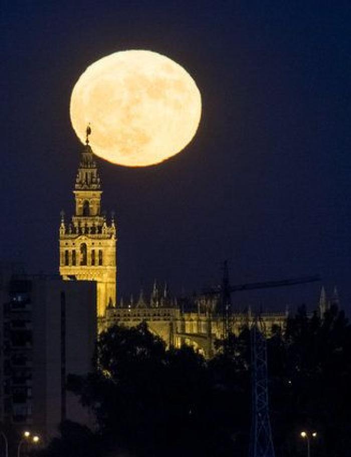 17 fotones que muestran la superluna alrededor del mundo