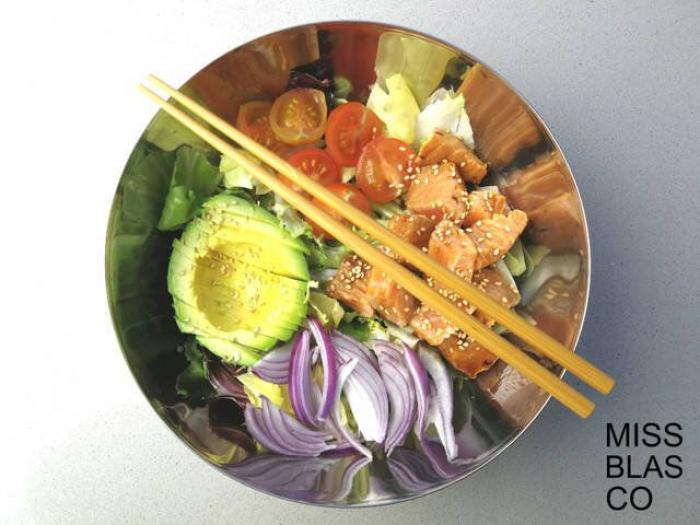 Langostinos nikkei a la robata, pico de gallo, lima y aceite de hierbas