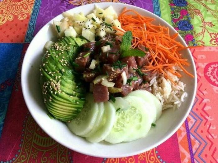 Langostinos nikkei a la robata, pico de gallo, lima y aceite de hierbas