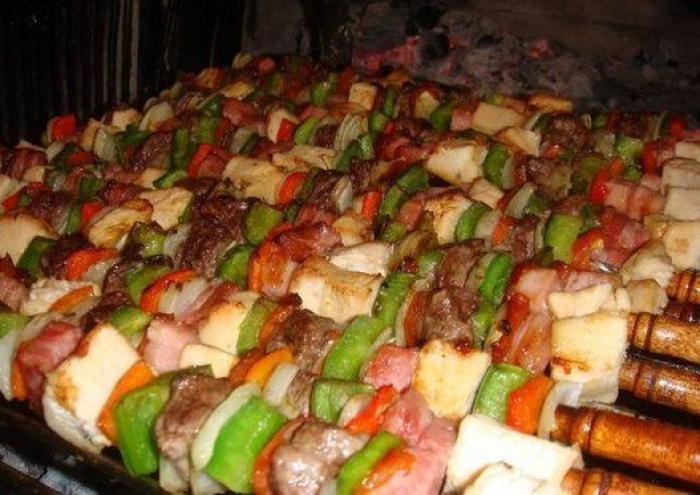 De patatas, de fruta... ¡o de pizza! 10 barbacoas diferentes para este verano (FOTOS)