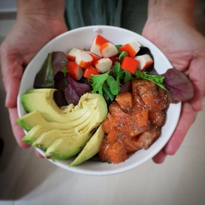 Langostinos nikkei a la robata, pico de gallo, lima y aceite de hierbas