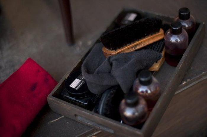 Un limpiabotas de Málaga regala cuentas de Twitter clave a ciudades