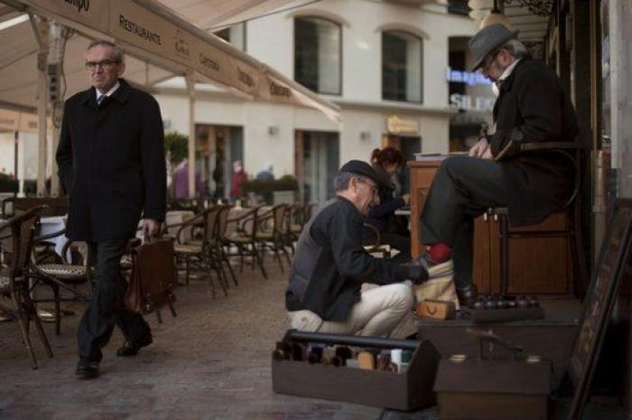 Un limpiabotas de Málaga regala cuentas de Twitter clave a ciudades