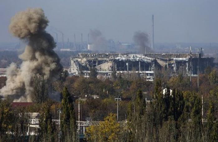 El aeropuerto de Donetsk, reducido a una carcasa calcinada tras meses de bombardeos