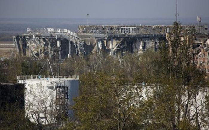 El aeropuerto de Donetsk, reducido a una carcasa calcinada tras meses de bombardeos