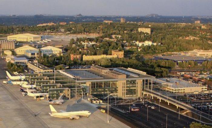 El aeropuerto de Donetsk, reducido a una carcasa calcinada tras meses de bombardeos