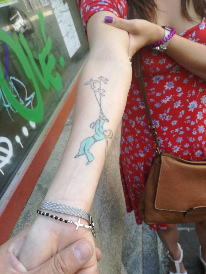 Descalifican a una mujer que opositaba a psicóloga militar por tener un tatuaje