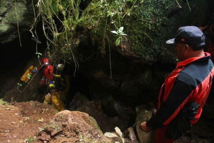 El espeleólogo rescatado: "Lo peor fueron los primeros días, sin comida y con dolores muy intensos"
