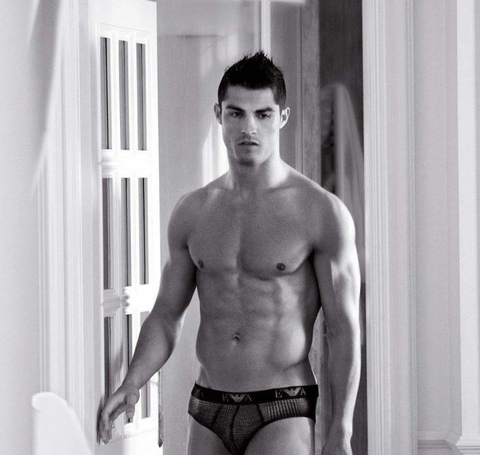 La loca reacción de Cristiano (que nadie entiende) tras la irrupción de un espontáneo en pleno entrenamiento