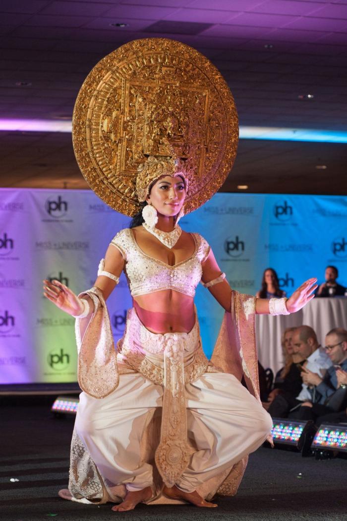 Miss Universo podría coronar por primera vez a una mujer transexual (y además es española)