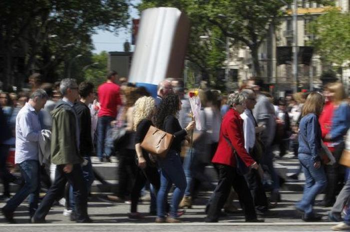 Cataluña recupera su Sant Jordi, "el mejor día del año"