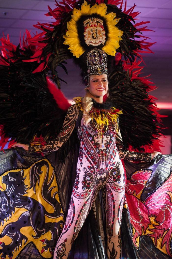 Miss Universo podría coronar por primera vez a una mujer transexual (y además es española)