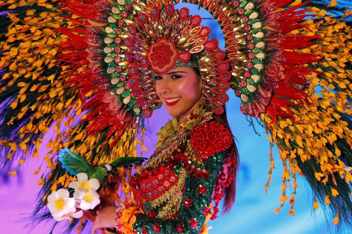 Miss Universo podría coronar por primera vez a una mujer transexual (y además es española)