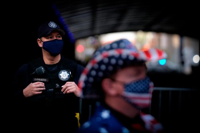 El peligro de que la gente saque las armas es real, y Trump lo está alentando