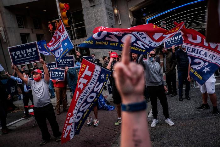 El peligro de que la gente saque las armas es real, y Trump lo está alentando