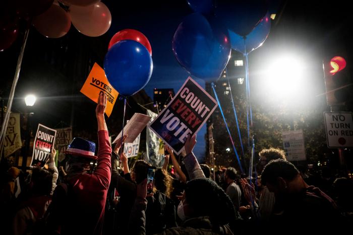 El peligro de que la gente saque las armas es real, y Trump lo está alentando