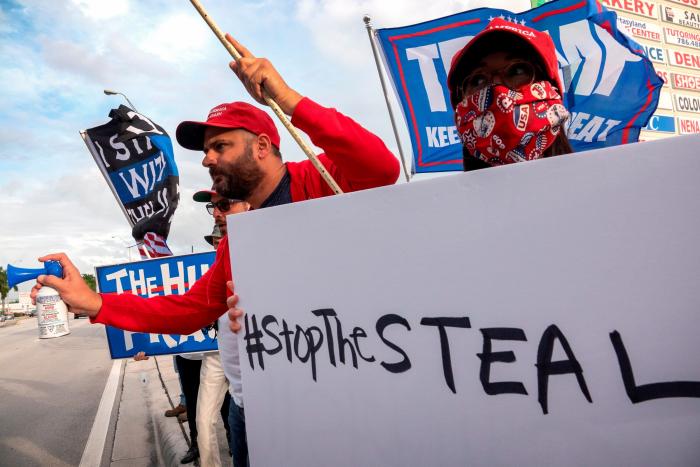 El peligro de que la gente saque las armas es real, y Trump lo está alentando