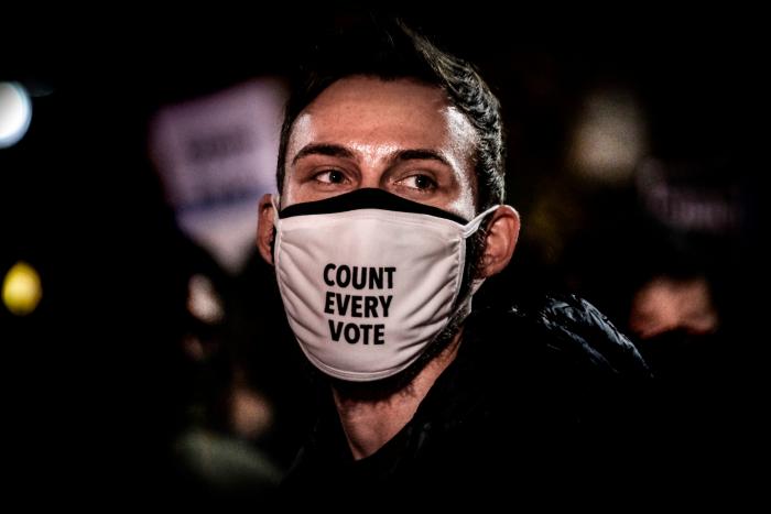 El peligro de que la gente saque las armas es real, y Trump lo está alentando