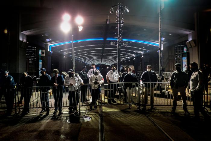 El peligro de que la gente saque las armas es real, y Trump lo está alentando