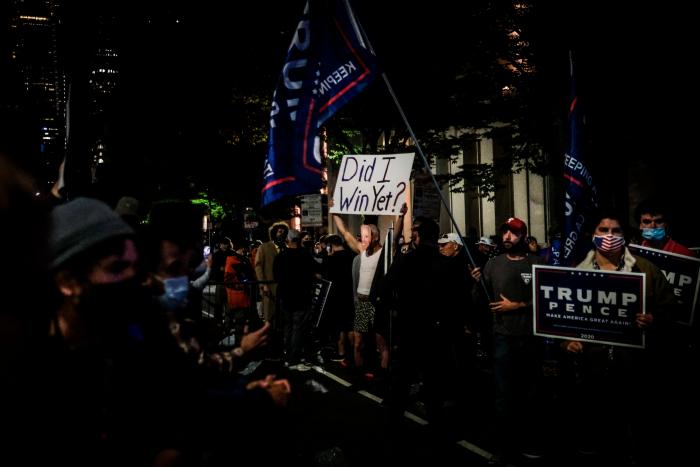 El peligro de que la gente saque las armas es real, y Trump lo está alentando