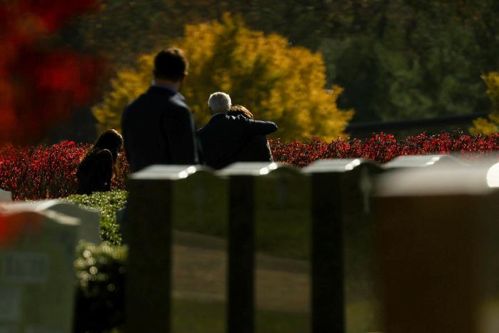 Biden recibe la vacuna de la covid en público: "No hay de qué preocuparse"