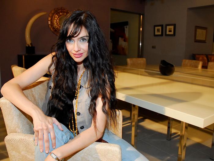 Beatriz Rico relata en Twitter la dura espera de un amigo suyo para ser operado de un tumor en Madrid