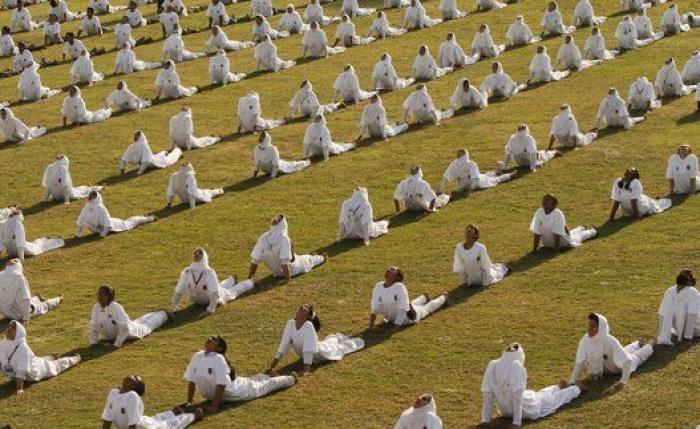 El Día del Yoga cita a multitudes en todo el mundo (FOTOS)