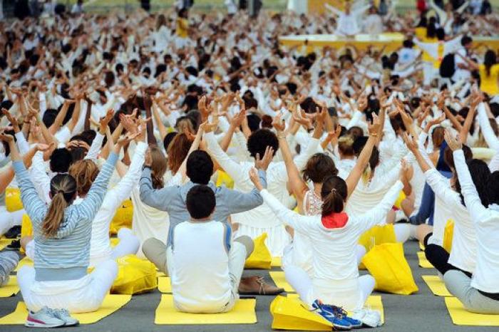 El Día del Yoga cita a multitudes en todo el mundo (FOTOS)