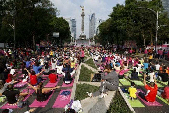 El Día del Yoga cita a multitudes en todo el mundo (FOTOS)