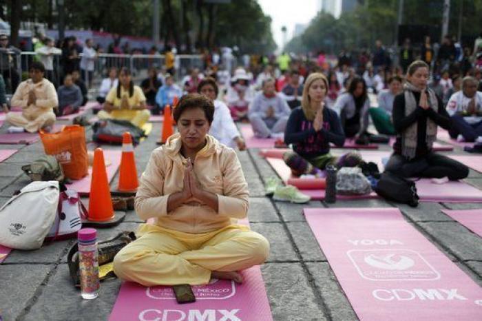 El Día del Yoga cita a multitudes en todo el mundo (FOTOS)