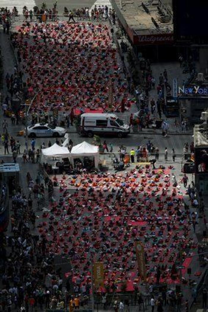 El Día del Yoga cita a multitudes en todo el mundo (FOTOS)