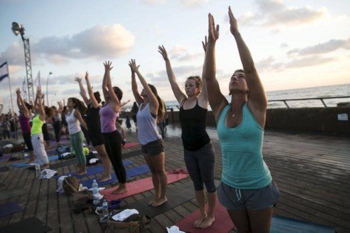 El Día del Yoga cita a multitudes en todo el mundo (FOTOS)