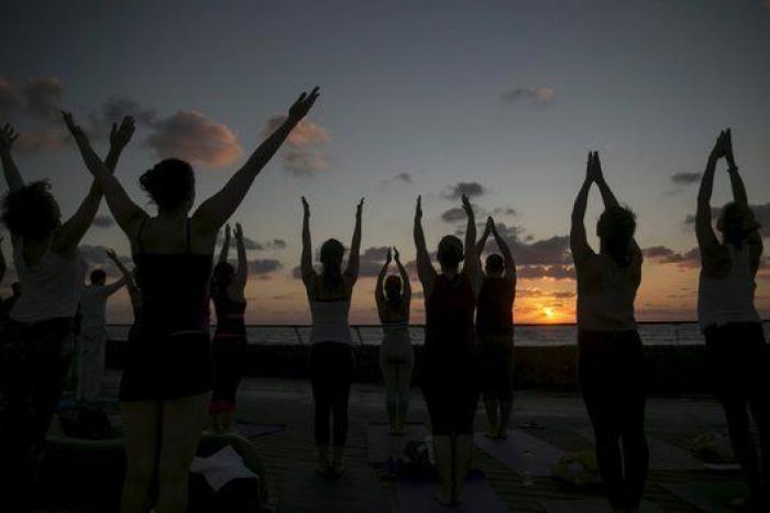 El Día del Yoga cita a multitudes en todo el mundo (FOTOS)