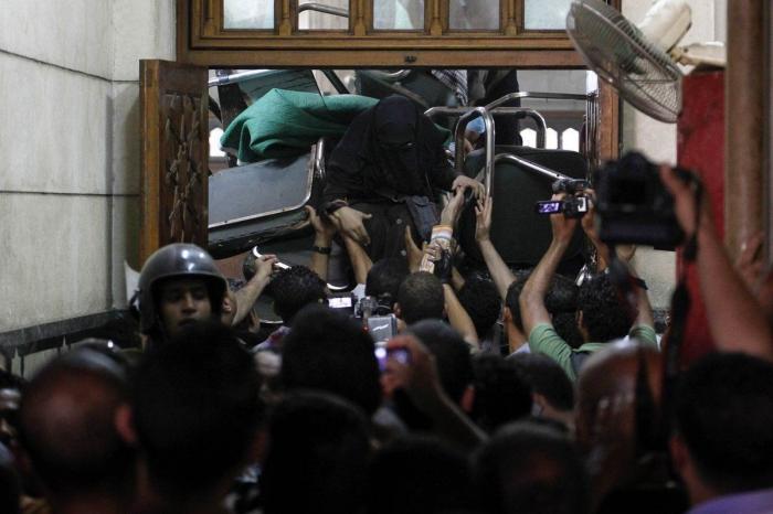 Anulan la cadena perpetua al expresidente egipcio Mursi por un caso de espionaje