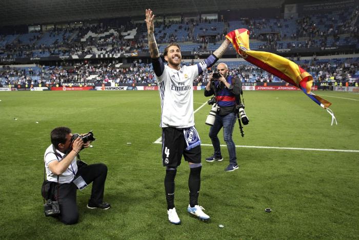 Keylor Navas se rapa la cabeza por los niños que luchan contra el cáncer
