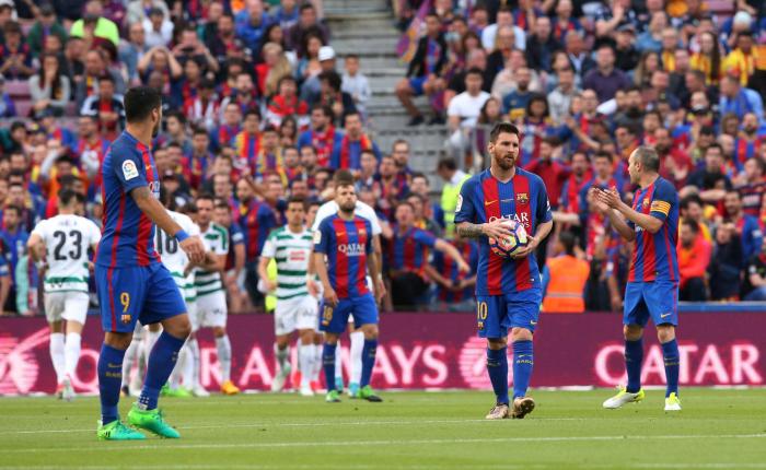 Keylor Navas se rapa la cabeza por los niños que luchan contra el cáncer