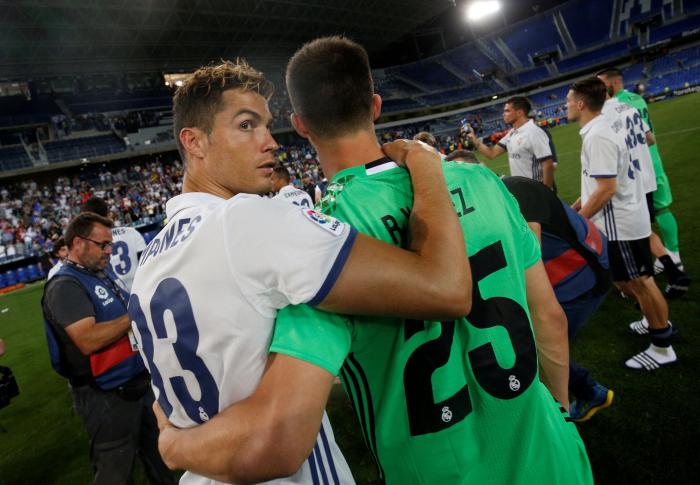 Keylor Navas se rapa la cabeza por los niños que luchan contra el cáncer