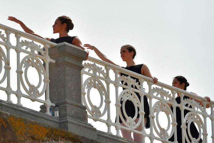 Un niño nigeriano se hace viral bailando bajo la lluvia y consigue una beca en Nueva York