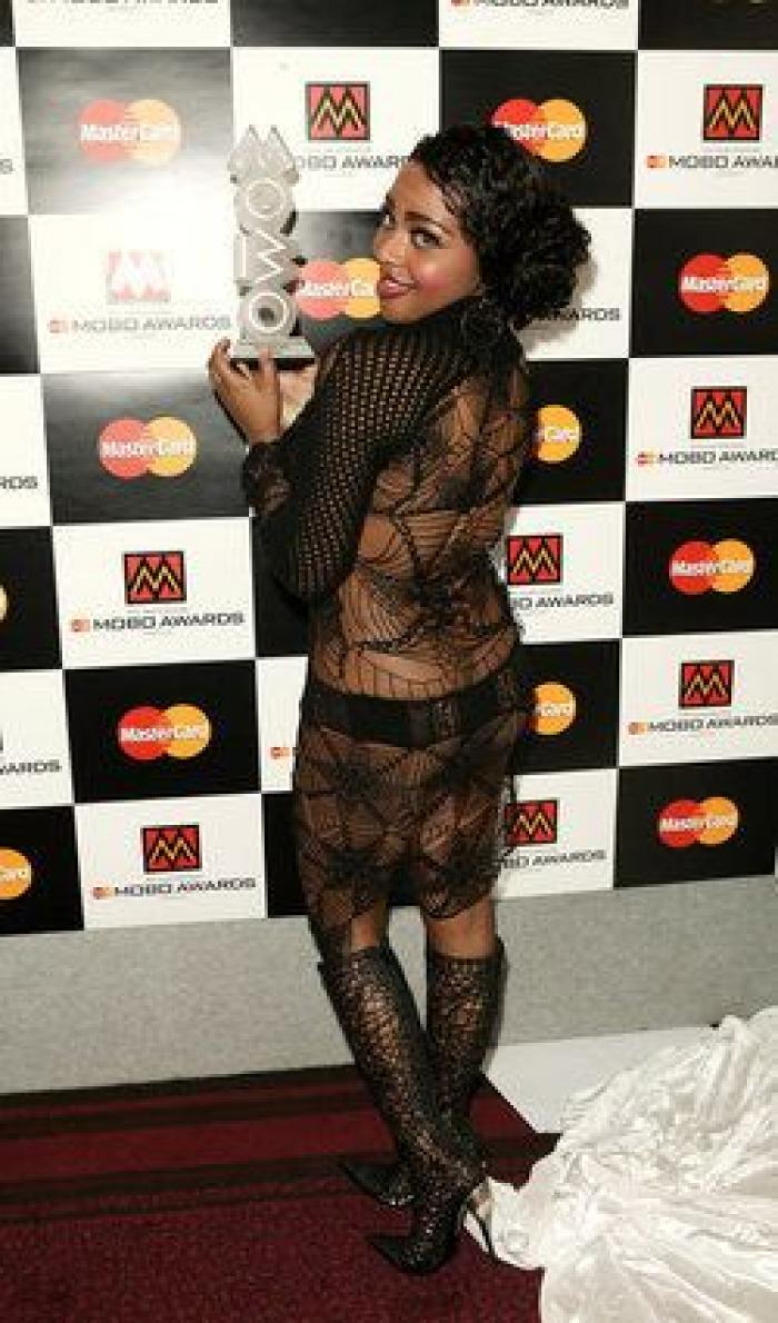 Se compra un vestido por internet y resulta que sólo le cabe a un pomelo