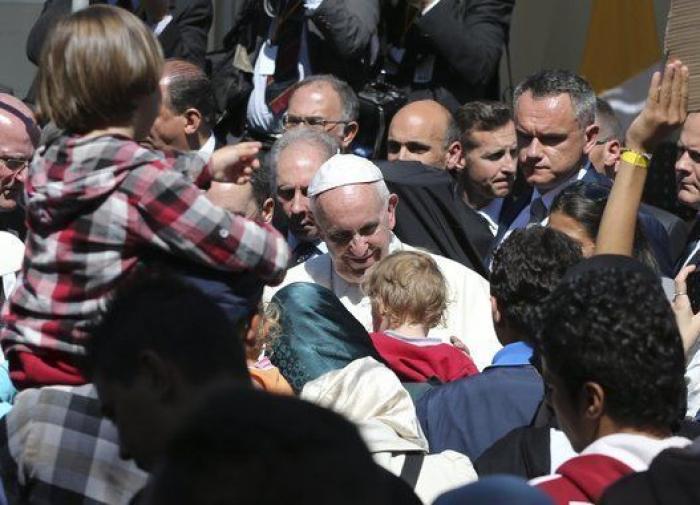 El papa reclama al mundo prestar atención a la tragedia de los refugiados