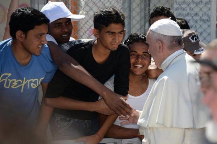 El papa reclama al mundo prestar atención a la tragedia de los refugiados