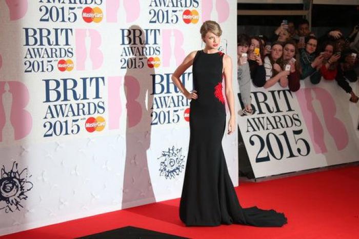 Lady Gaga, Justin Bieber, Beyoncé o Rihanna: caídas y resbalones sobre el escenario (VÍDEOS)