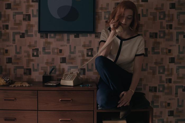 Lo que cuenta la ropa de la protagonista de 'Gambito de dama'