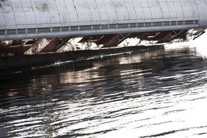 ¿Por qué arrojan vagones de metro al mar?