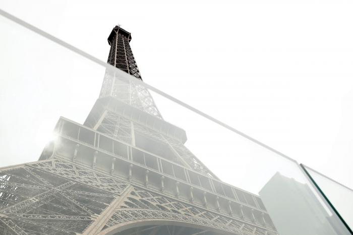 La Torre Eiffel se protege con un nuevo perímetro de hierro y vidrio