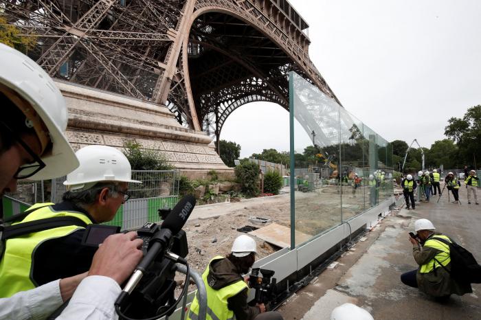La Torre Eiffel se protege con un nuevo perímetro de hierro y vidrio