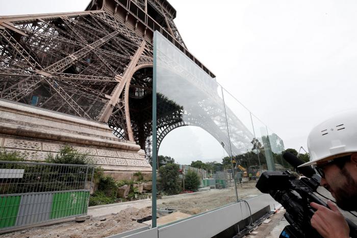 La Torre Eiffel se protege con un nuevo perímetro de hierro y vidrio